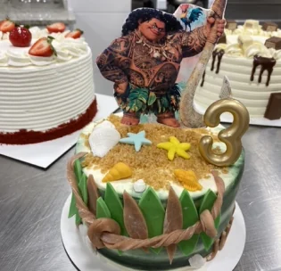 Pastel personalizado de cumpleaños decorado